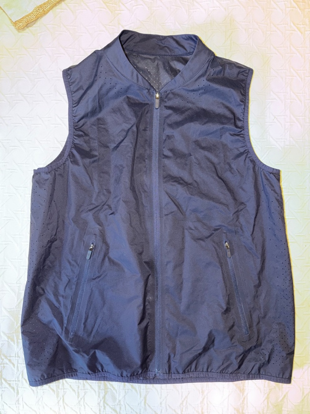 lululemon athletica Women’s Navy Sleeveless Breathable, Lightweight Zip Vest